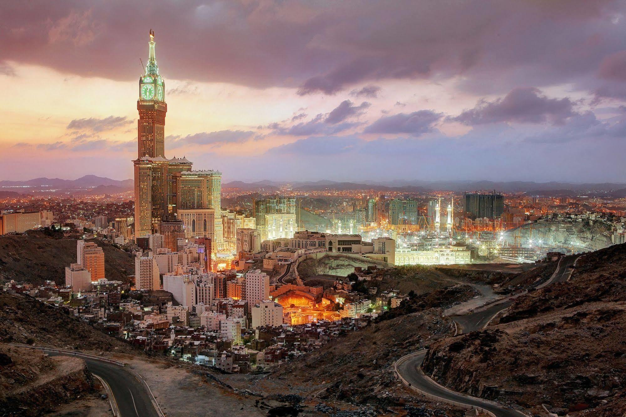 Фото мекки. Город Мекка Саудовская Аравия. Makkah 4к. Саудовская Аравия 4к 3840х2160. Мекка фото города.